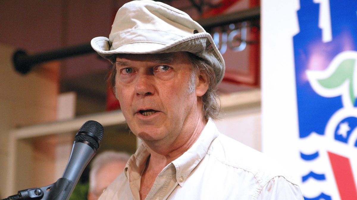 Neil Young mizí ze Spotify